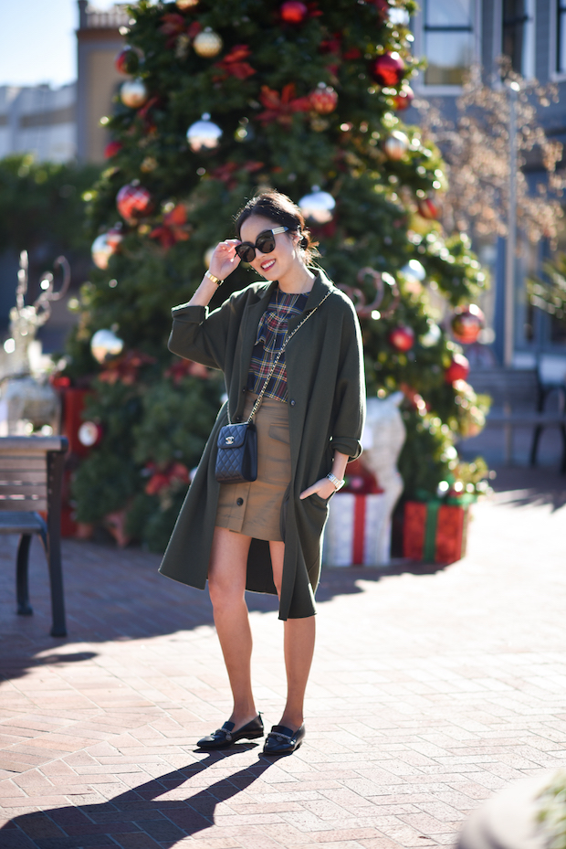 9to5chic-outfits-jcrew-holiday-ruffle-top-3